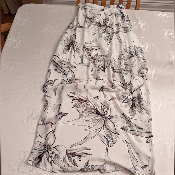 Dynamite - Flower White Wrap Skirt - XS - Picture 2 of 5